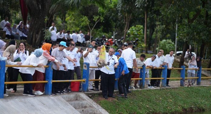 Unila Gelar Evaluasi Pengelolaan Embung Serta Pembudidayaan dan Panen Ikan