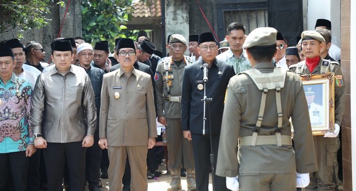 Tokoh Lampung Bachtiar Basri Dimakamkan, Gubernur Rahmat Mirzani Pimpin Penghormatan Terakhir