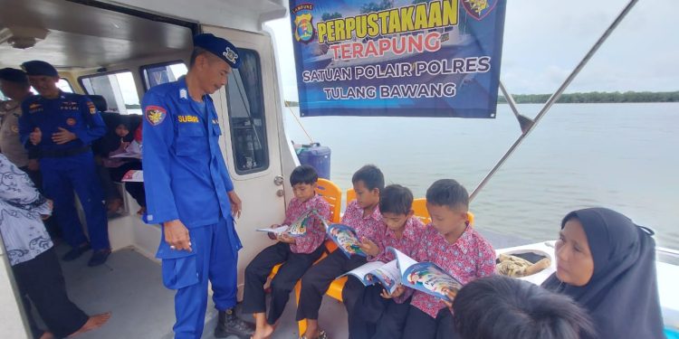 Satuan Polair Polres Tulang Bawang Gelar Perpustakaan Terapung