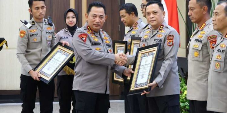 Kapolri Buka Rakernis Gabungan 4 Satker, Sekaligus Menyerahkan Penghargaan Kepada 13 Satker Peraih Nilai IKPA 100%
