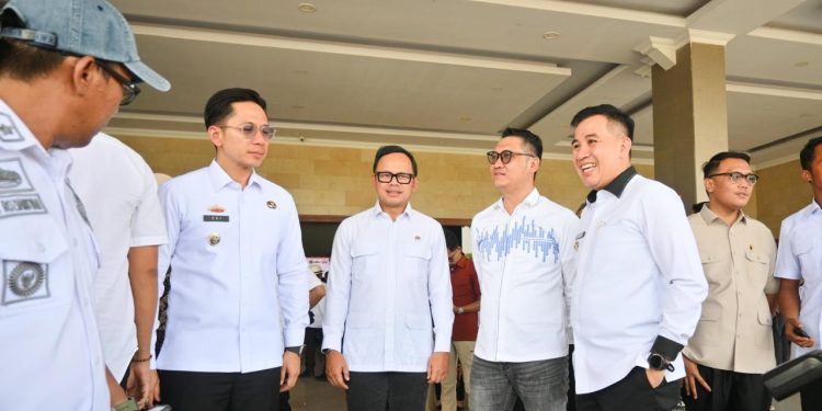 Bupati Dendi Hadiri Peluncuran dan Dialog Percepatan Pembentukan Koperasi Desa/Keluruhan Merah Putih 