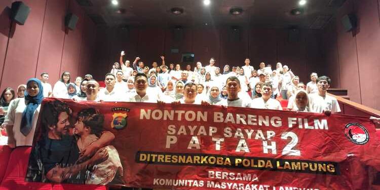 Ditresnarkoba Polda Lampung Gelar Nonton Bareng “Sayap-Sayap Patah 2” Bersama Masyarakat: Bangun Empati dan Sinergitas