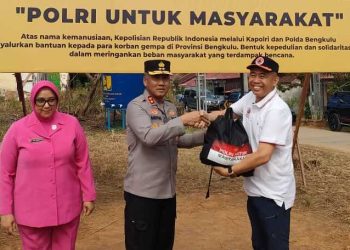 Kapolri Kirim Bantuan 5.000 Paket Sembako untuk Korban Gempa Bumi di Bengkulu