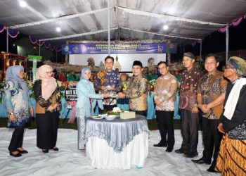 Hadir Langsung di HUT Desa Beringin Kencana, Bupati Egi Bawa Kado Jalan Baru!