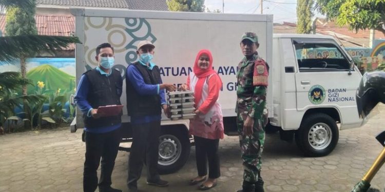 Polsek Talang Padang dan TNI Monitoring Distribusi Program MBG di Gisting
