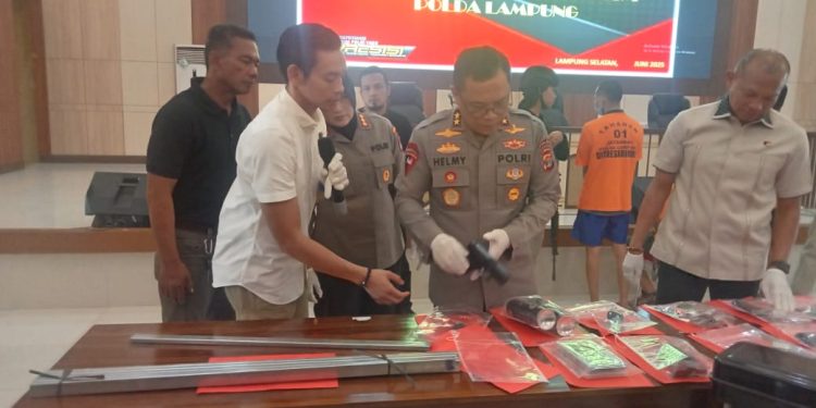Ungkap Perakitan Senpi Ilegal, Ditreskrimum Polda Lampung Amankan Tiga Orang Tersangka