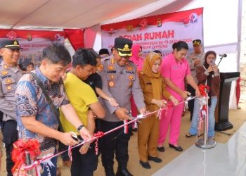 Hari Bhayangkara Ke-79, Kapolresta Bandar Lampung Resmikan Hasil Bedah Rumah