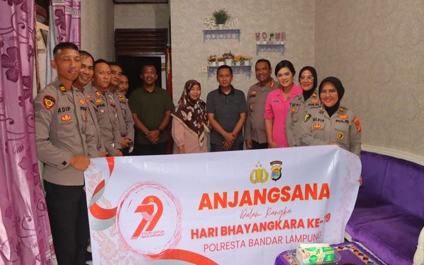 Polresta Bandar Lampung Sambangi Anggota yang Sakit dan Purnawirawan Polri