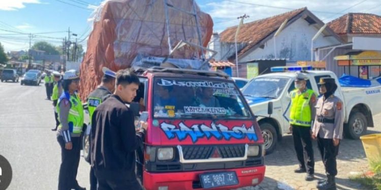 Polda Lampung Gencar Sosialisasi Kendaraan Over Loading dan Over Dimension