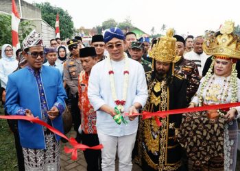 Terbang dari Jakarta Demi Budaya! Bupati Egi Hadiri Pawai Budaya Fajar Baru
