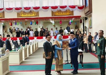DPRD Lampung Lantik Dua Anggota PAW, Abdul Aziz dan Imelda Resmi Bertugas