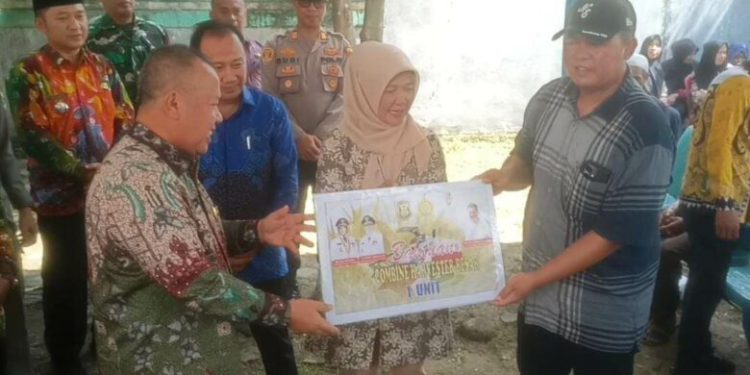 Pemkot Bandar Lampung Terima Bantuan Alat Mesin Pertanian Combine Harvester