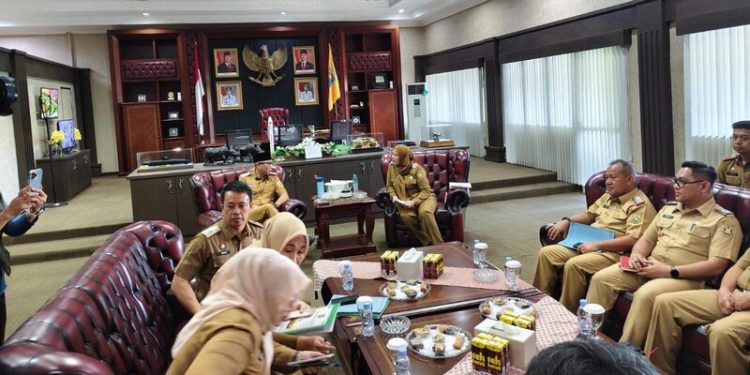 WaliKota Eva Dwiana Temui Gubernur Mirza, Jelaskan Soal SMA Siger