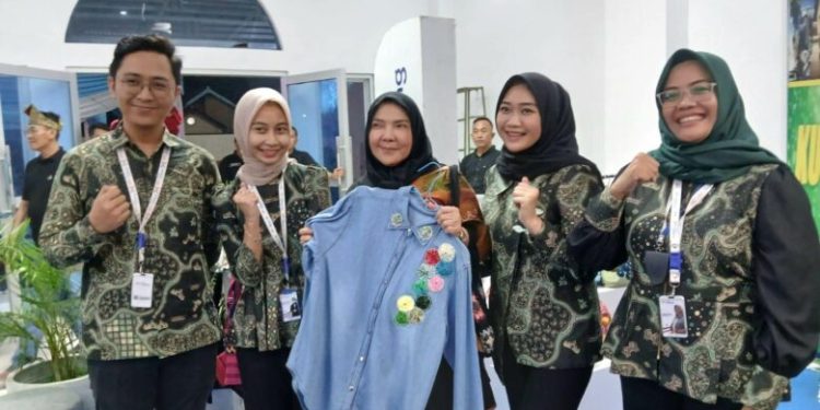 Booth Bank Lampung di Bandar Lampung Expo 2025 Sedot Perhatian Wali Kota Eva Dwiana