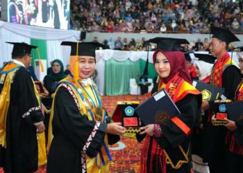 Rektor Unila Ajak Wisudawan Berkarya Ciptakan Lapangan Kerja Baru