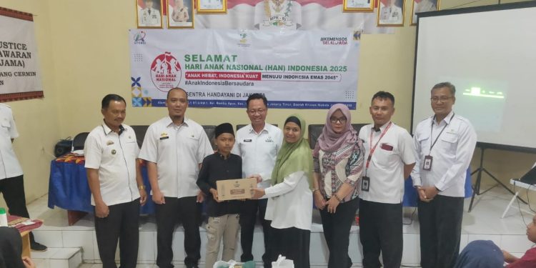 Pemkab Pesawaran dan Kementerian Sosial Salurkan Bantuan ATENSI untuk 198 Anak dalam Rangka Hari Anak Nasional 2025