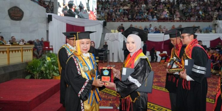 Unila Gelar Wisuda Periode VII 2024/2025 dengan 1.089 Lulusan
