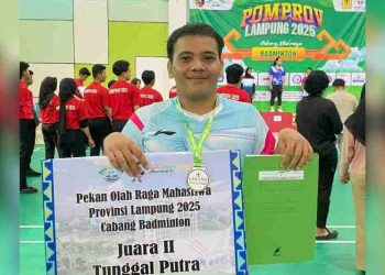 Doneo Daud Buktikan Mahasiswa Sistem Informasi Darmajaya Juara di Lapangan Badminton