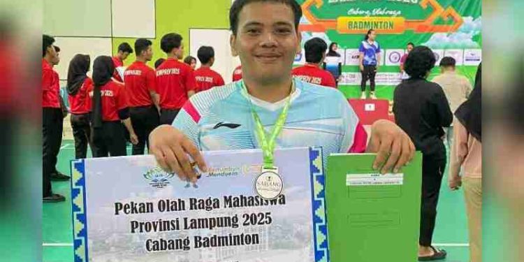 Doneo Daud Buktikan Mahasiswa Sistem Informasi Darmajaya Juara di Lapangan Badminton
