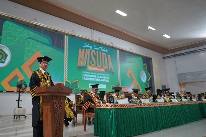 Haru! Rektor Beri Pesan Wisudawan Periode II 2025: “Ilmu Ini untuk Siapa?”