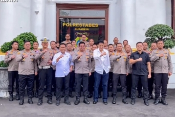 Kunjungan SPDB Brigjen Pol. (P) Drs. Pangeran Edward Syah Pernong di Polrestabes Surabaya