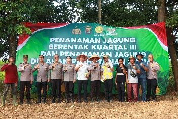 Irwil III Itwasum Polri Tinjau Lahan Ketahanan Pangan Polres Lampung Timur