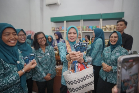 Dorong UMKM Lokal, Ketua TP PKK Provinsi Lampung Kunjungi Dekranasda Lampung Tengah