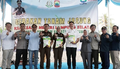 Aksi Nyata! Bupati Egi dan Kajati Tanam Jagung Bareng, Demi Ketahanan Pangan & Kesejahteraan Petani