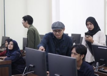 Serunya Bikin Mockup Merchandise di Trial Class DKV Darmajaya