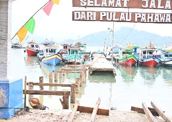 Pemkab Pesawaran Tinjau Robohnya Dermaga Pahawang Akibat Diterjang Ombak
