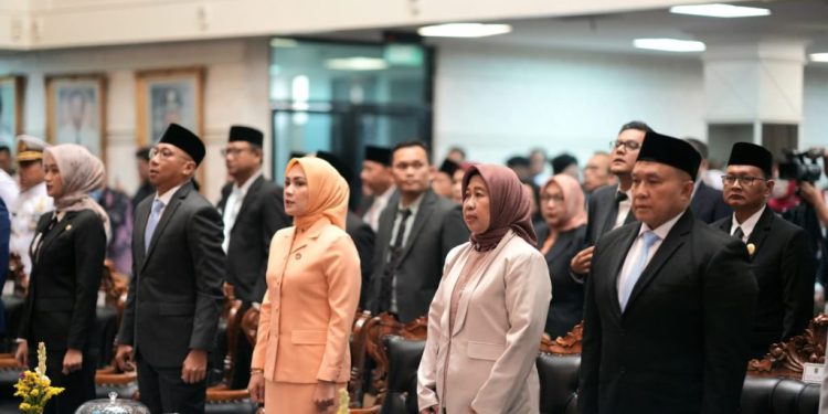 Rektor Saksikan Pelantikan Sekda Lampung di Balai Keratun