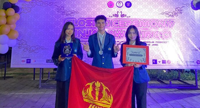 Mahasiswa FH Unila Raih Juara II Debat Konstitusi Nasional UNJA Law Fair 6.O Piala Prof. Fuad Bafadhal, S.H.