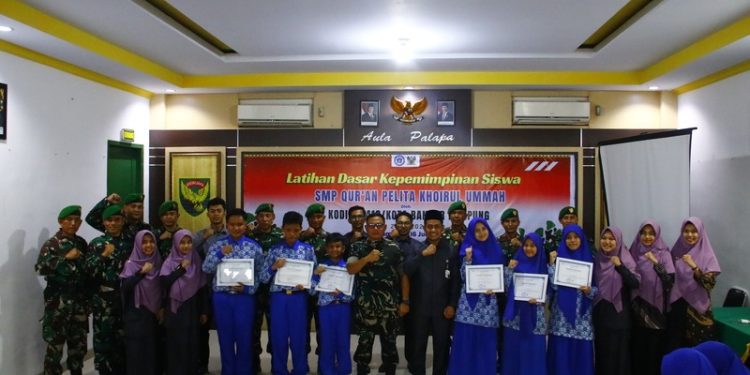 Anggota Kodim 0410/KBL Beri Materi Wasbang dan PBB Kepada Siswa-siswi SMP Qur’an Pelita Khoirul Umah