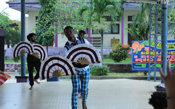 Summer Camp FKIP Ajak Peserta Asing Pelajari Tari Tradisional