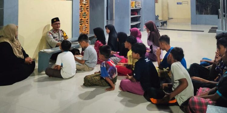 Kisah Aipda Saihun, Luangkan Waktu Jadi Guru Ngaji Anak-anak di Bandar Lampung