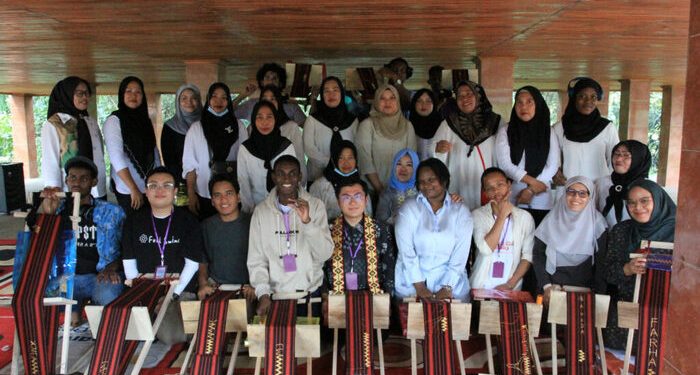 Workshop Mahasiswa Asing Promosikan Tapis Lampung di Galeri