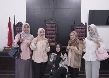 Trial Class Hukum Bisnis IIB Darmajaya: Serunya Jadi Hakim dan Jaksa di Ruang Peradilan Semu