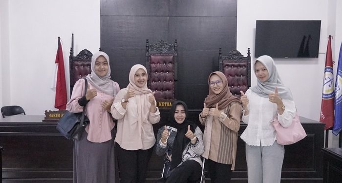 Trial Class Hukum Bisnis IIB Darmajaya: Serunya Jadi Hakim dan Jaksa di Ruang Peradilan Semu