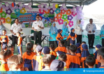 Pagi Ceria Bersama Bupati Egi: Tawa dan Harapan Anak TK IT Al Mumtaza Meriahkan Hari Anak Nasional di Lampung Selatan