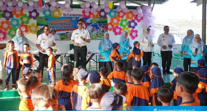 Pagi Ceria Bersama Bupati Egi: Tawa dan Harapan Anak TK IT Al Mumtaza Meriahkan Hari Anak Nasional di Lampung Selatan
