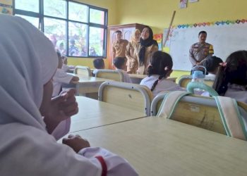 Walikota Eva Tinjau MPLS, Tegaskan Komitmen Pendidikan Gratis