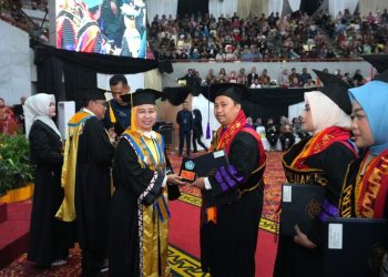Rizki Wahyu Yunian Putra Raih Predikat Wisudawan Terbaik Program Doktor Unila