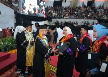 Kisah Inspiratif Ervina Agustin, Wisudawan Terbaik Magister Unila 2025