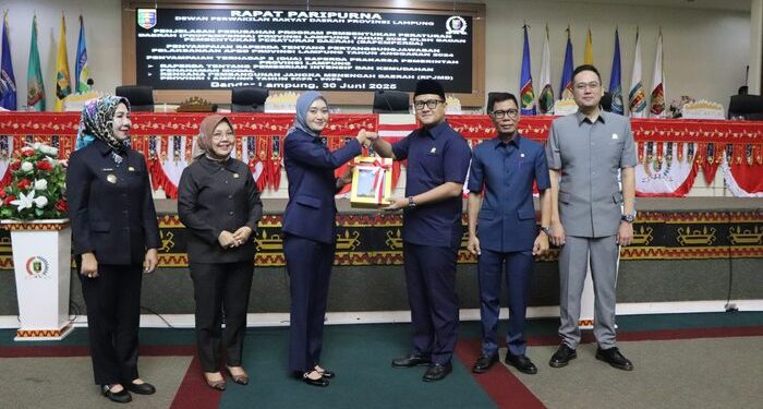 Ketua DPRD Lampung Pimpin Rapat Paripurna PROPEMPERDA Tahun 2025