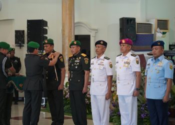Tongkat Komando Danrem 043/Gatam Diserahterimakan