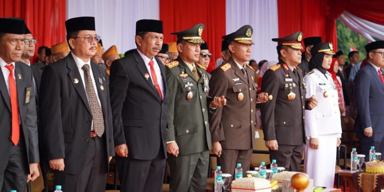 Danrem 043/Gatam Ikuti Upacara dan Detik-Detik Proklamasi HUT ke-80 Kemerdekaan RI Tahun 2025