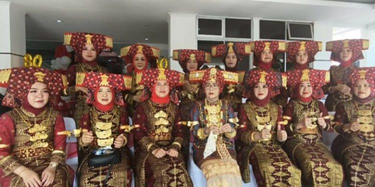 Semarak HUT Ke-80 RI di Bank Lampung: IKBL Tampil Anggun dengan Siger Mighul