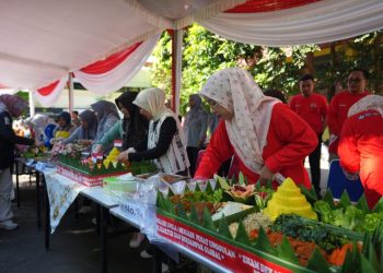 Unila Meriahkan Dies Natalis ke-60 dengan Lomba Tumpeng dan Permainan Tradisional