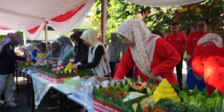 Unila Meriahkan Dies Natalis ke-60 dengan Lomba Tumpeng dan Permainan Tradisional