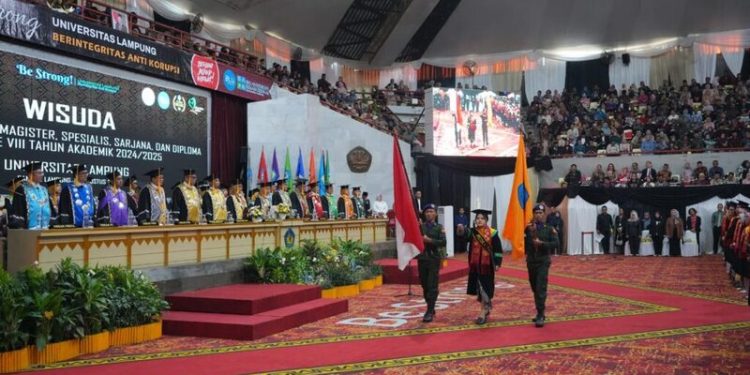 Unila Kukuhkan 993 Lulusan pada Wisuda Periode VIII 2024/2025